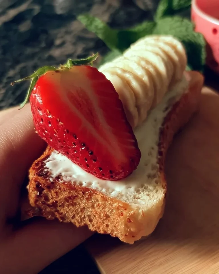 A simple breakfast idea featuring healthy ingredients and easy preparation.
